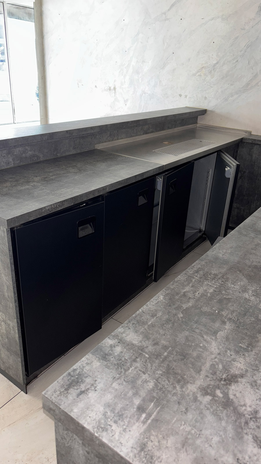 Bartheke Seitenansicht